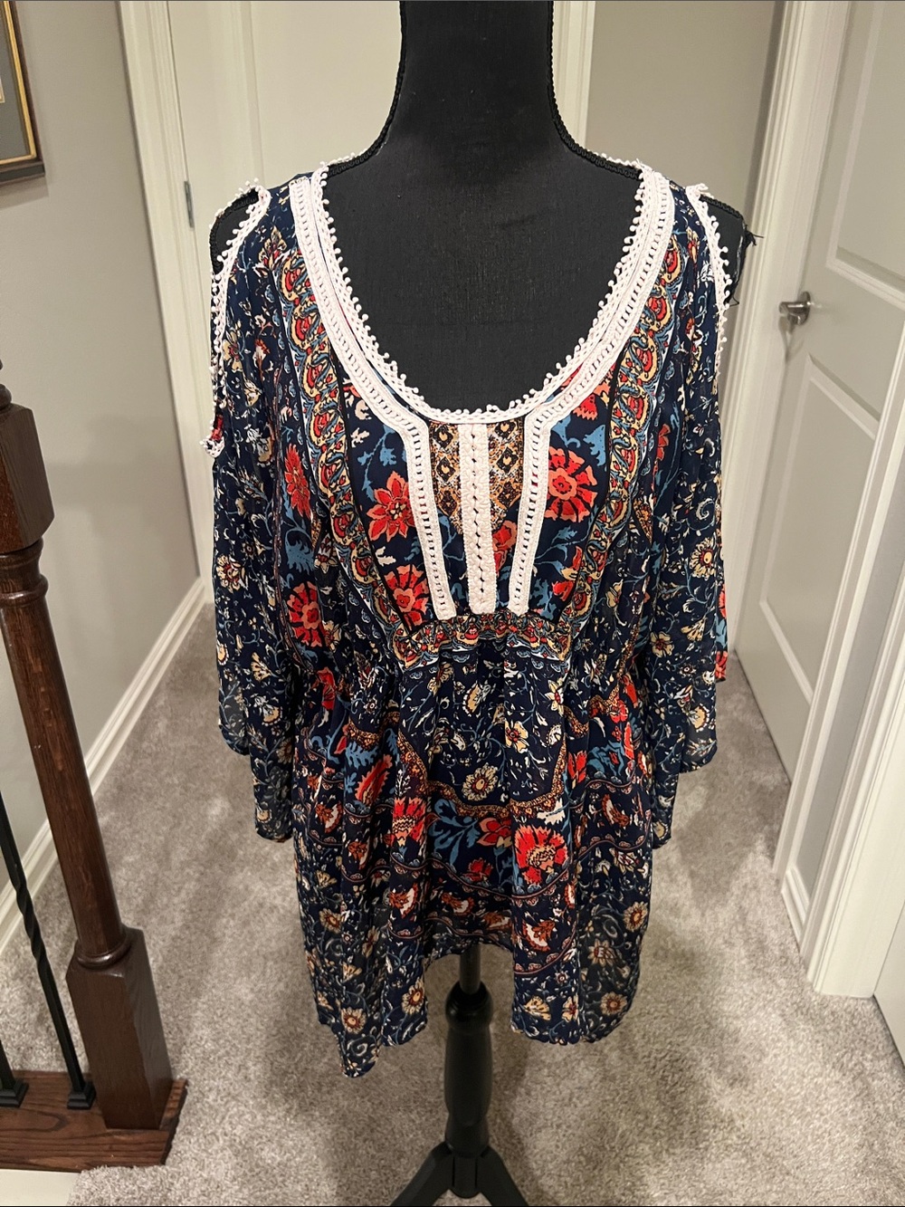 ONE WORLD Navy Floral Tunic with White Crochet Trim Size XL